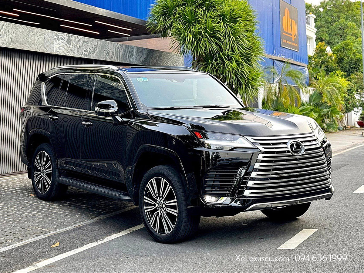 Bán xe Lexus LX600 cũ, sản xuất 2023 màu Đen nội thất đen, chạy lướt chỉ 8763 km